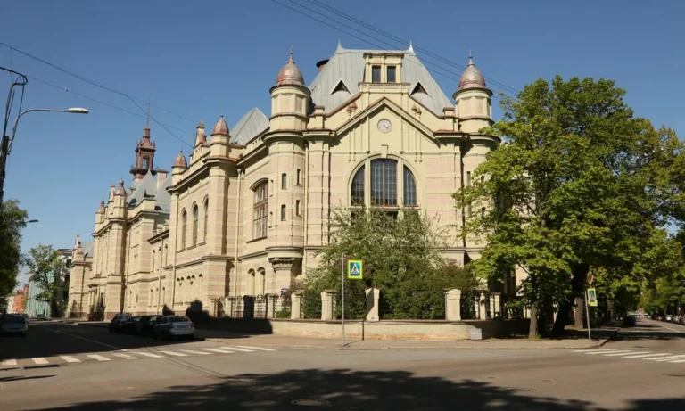 Top 10 ngành học tốt nhất tại Đại học Kỹ thuật Điện Saint Petersburg “LETI”