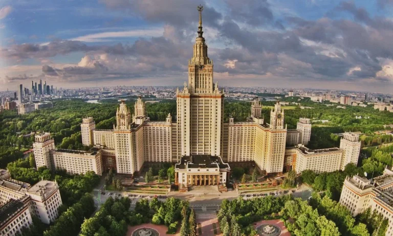 Top 10 ngành học tốt nhất tại Đại học Quốc gia Moscow Lomonosov